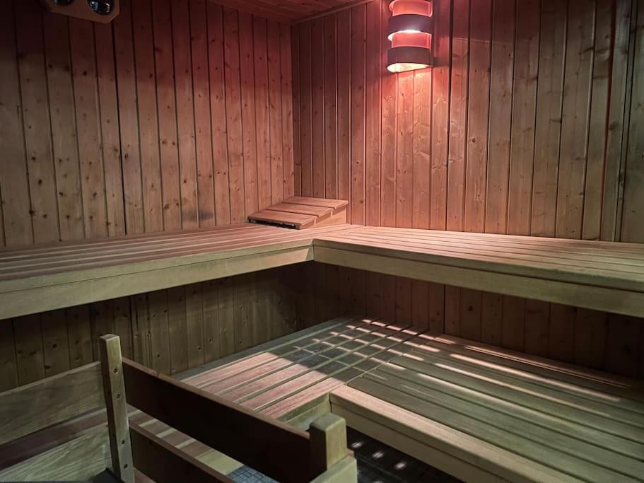 Villa Casa Blanca Mit Privatem Schwimmbad 26 Grad Und Sauna Duisburg Exterior photo